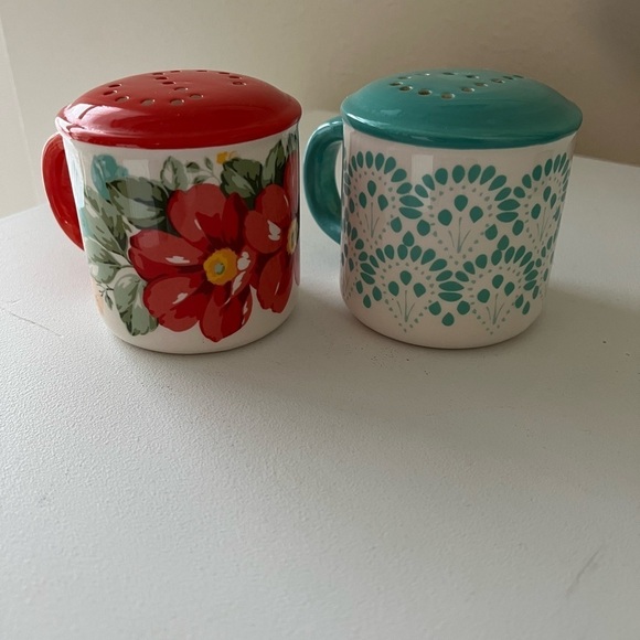 Retired Pioneer Woman "Vintage Floral" Salt & Pepper Shakers | Floral. - Picture 3 of 7